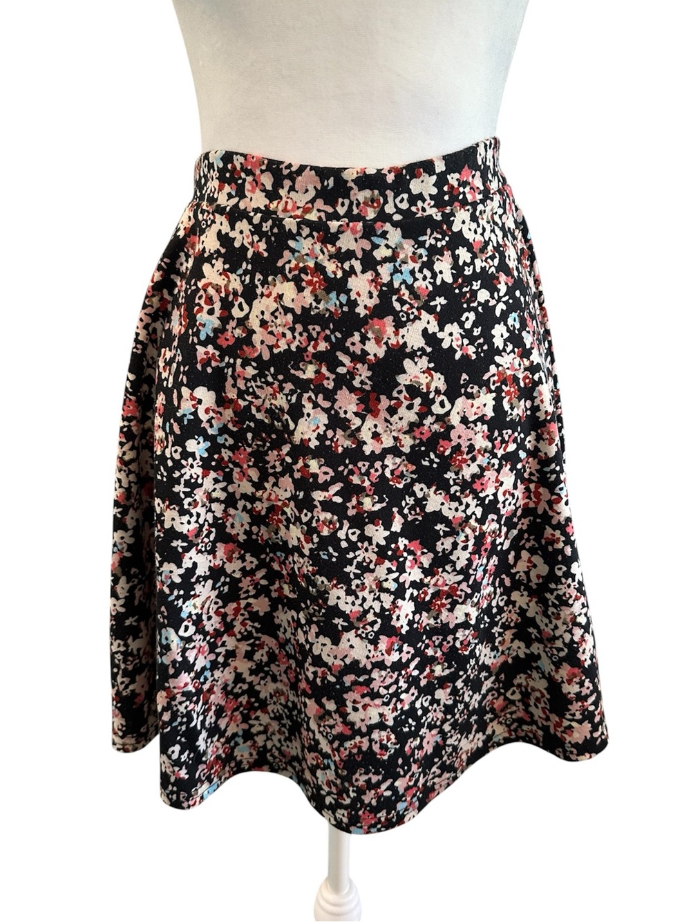 Large American Rag black ditsy floral mini circle skirt y2k hippie cottage.